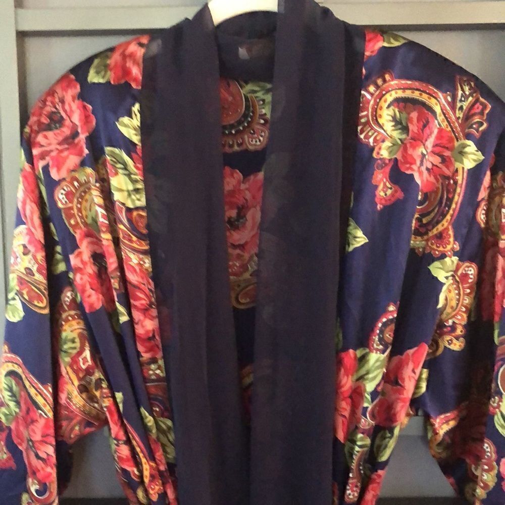 Vintage 80’s Victoria’s Secret long satin paisley robe. Size L